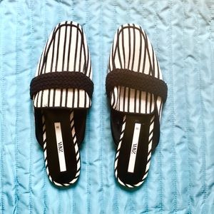 NWOT/Flat fabric mules